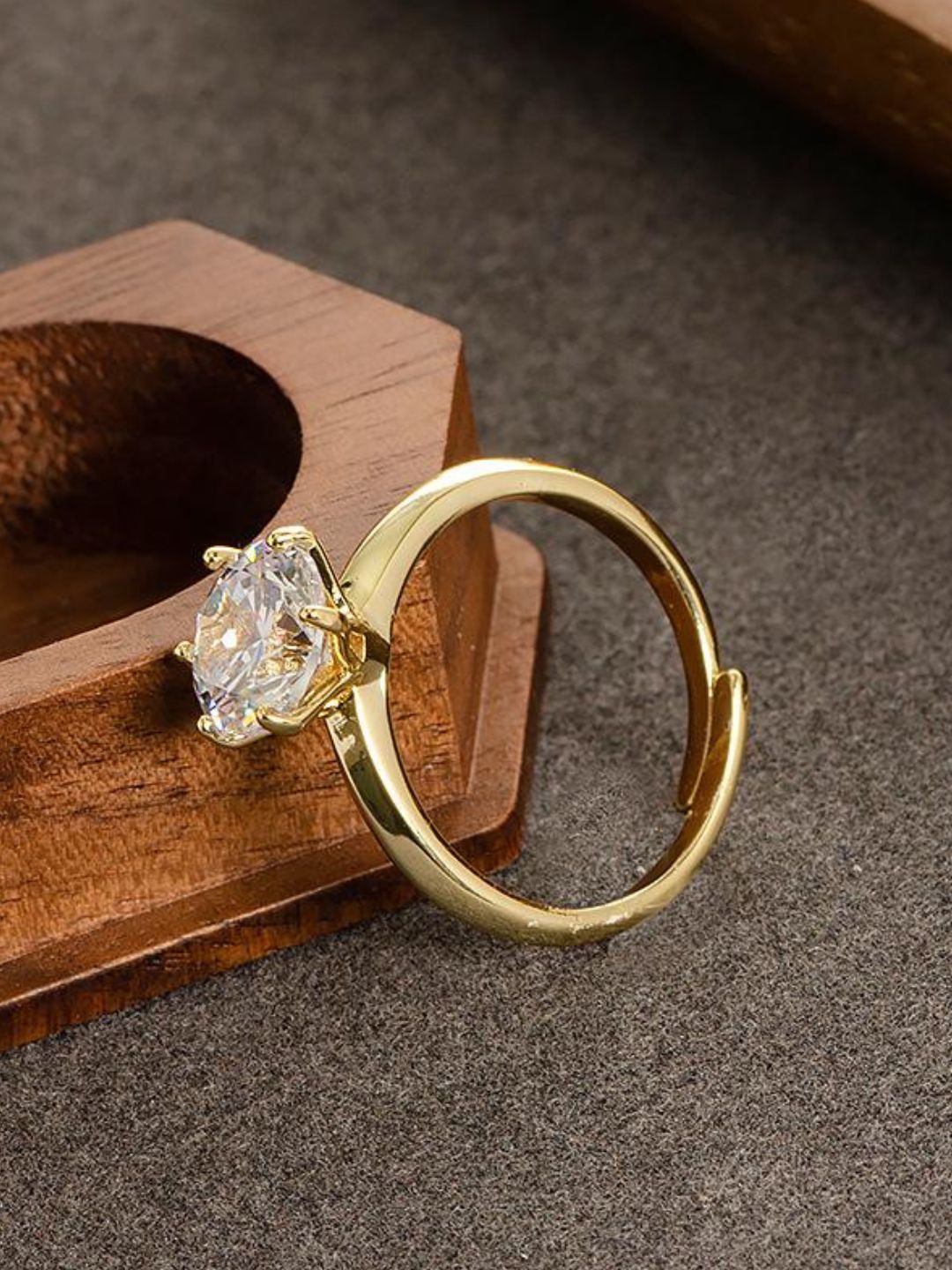 Ishhaara Vintage Moissanite Engagement Ring