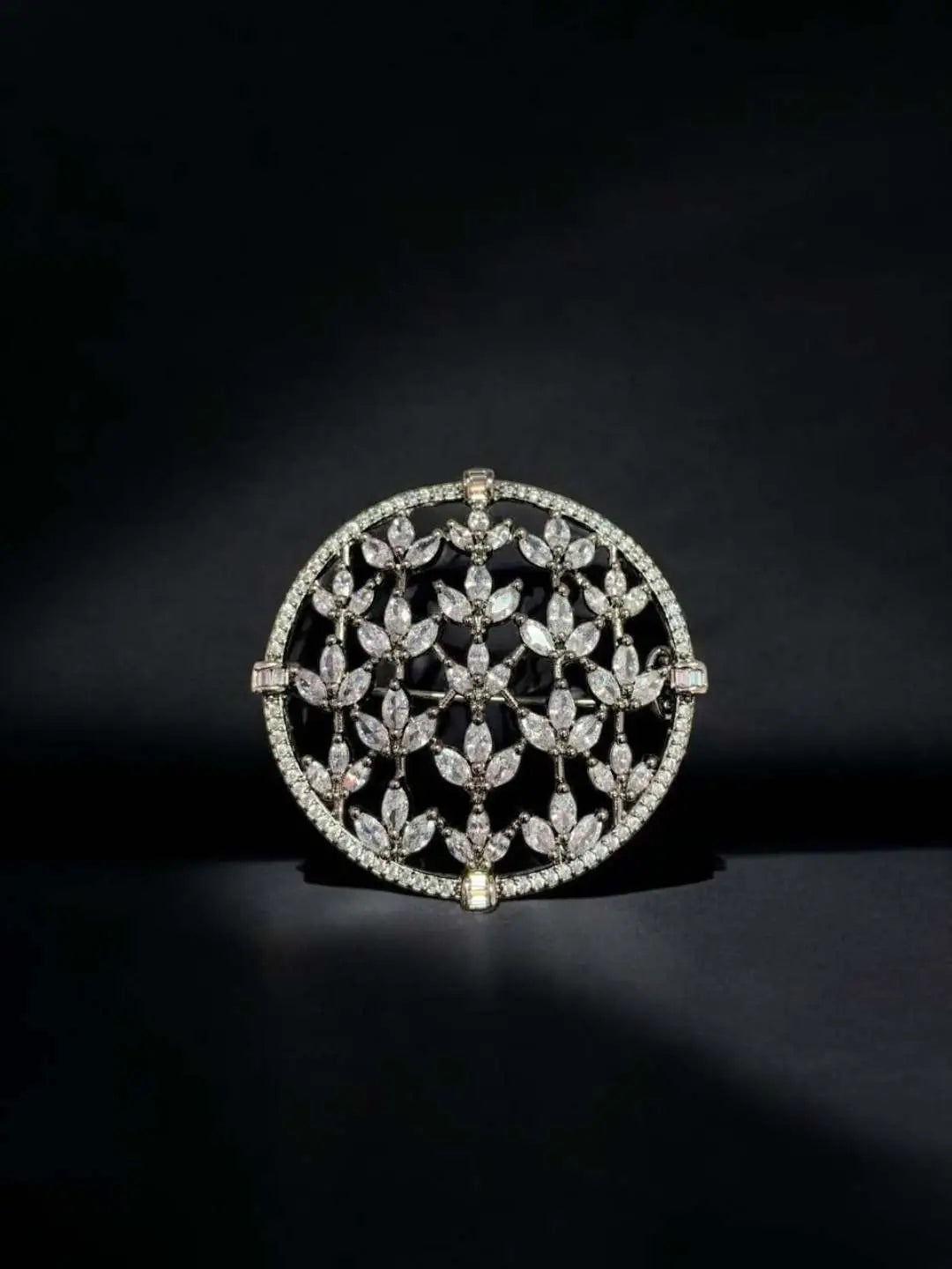 Ishhaara White Antique Victorian Rose Cut Diamond Circle Brooch