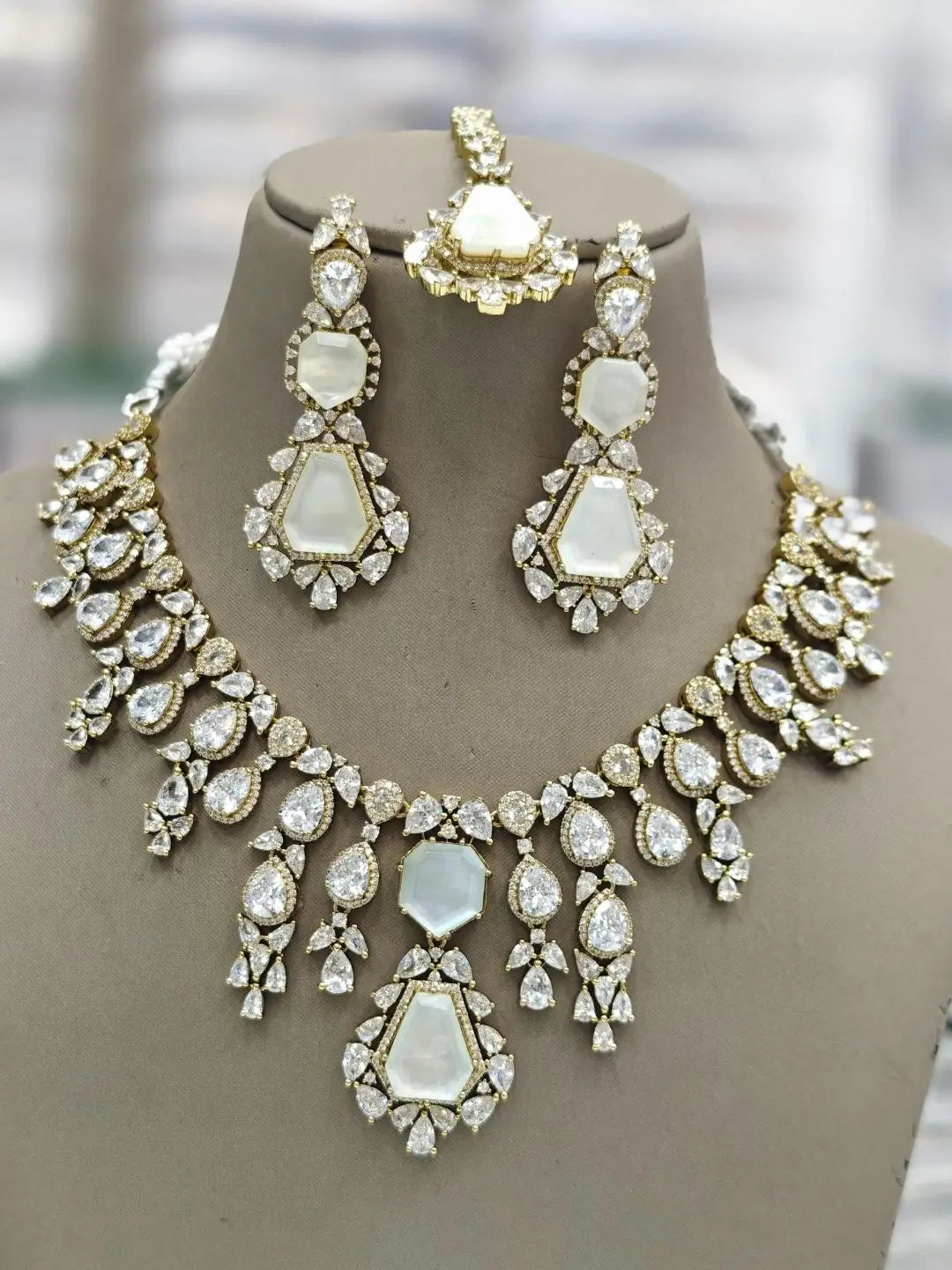 Ishhaara White Doublet Moissanite Polki Kundan Necklace