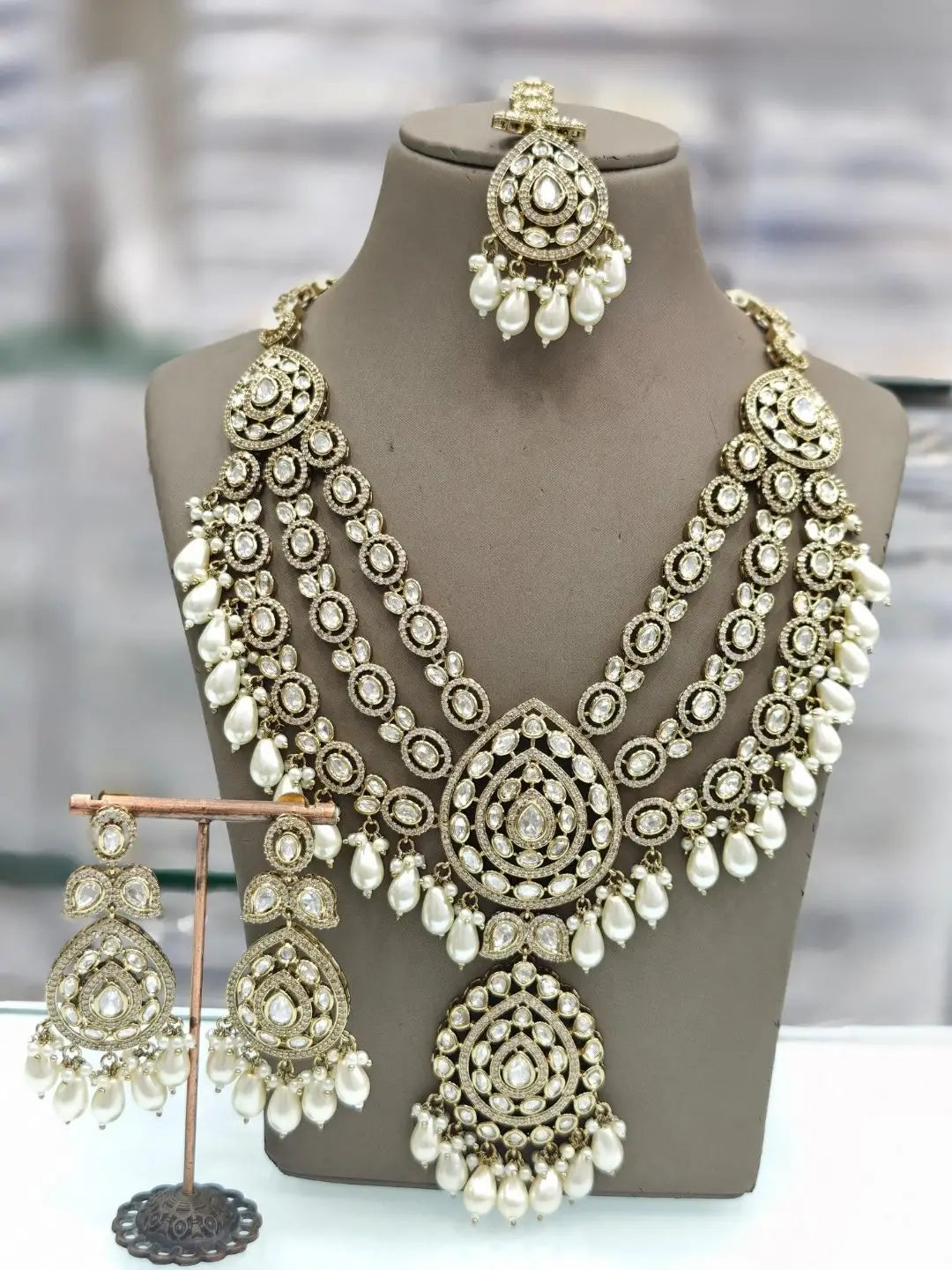 Ishhaara Green Floral Victorian Haram With Maang Tikka