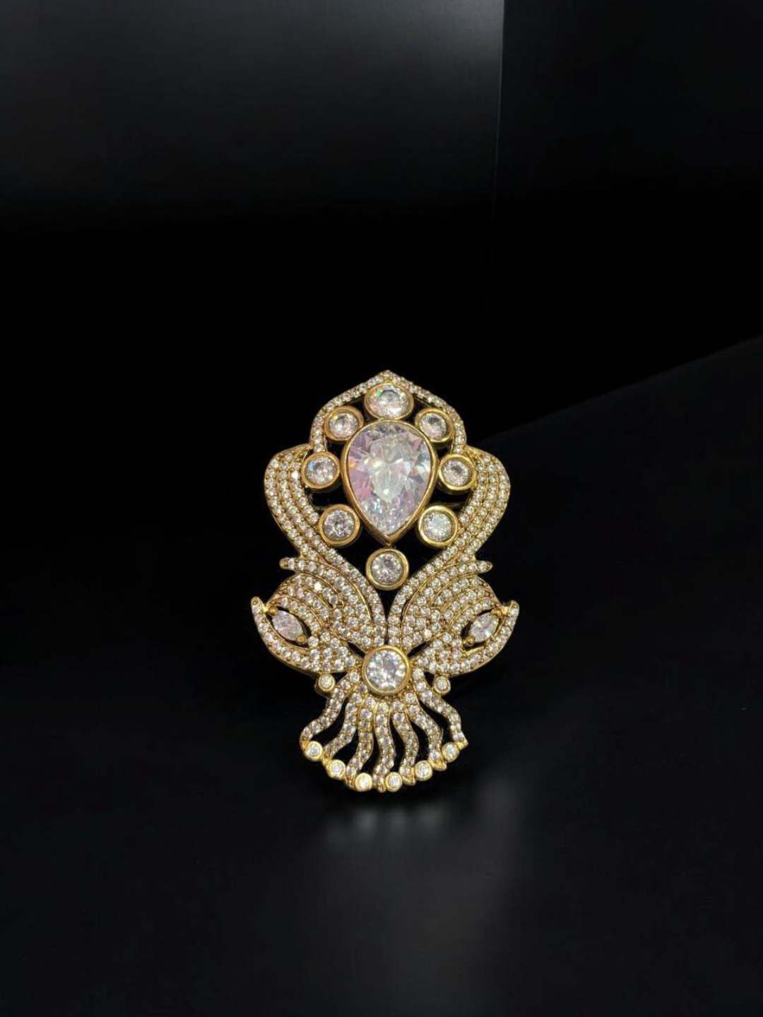 Ishhaara White Gold Embellished Victorian Heart Brooch