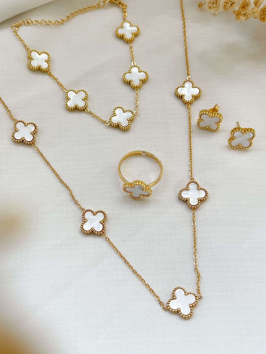 Ishhaara White Leaf Clover Necklace