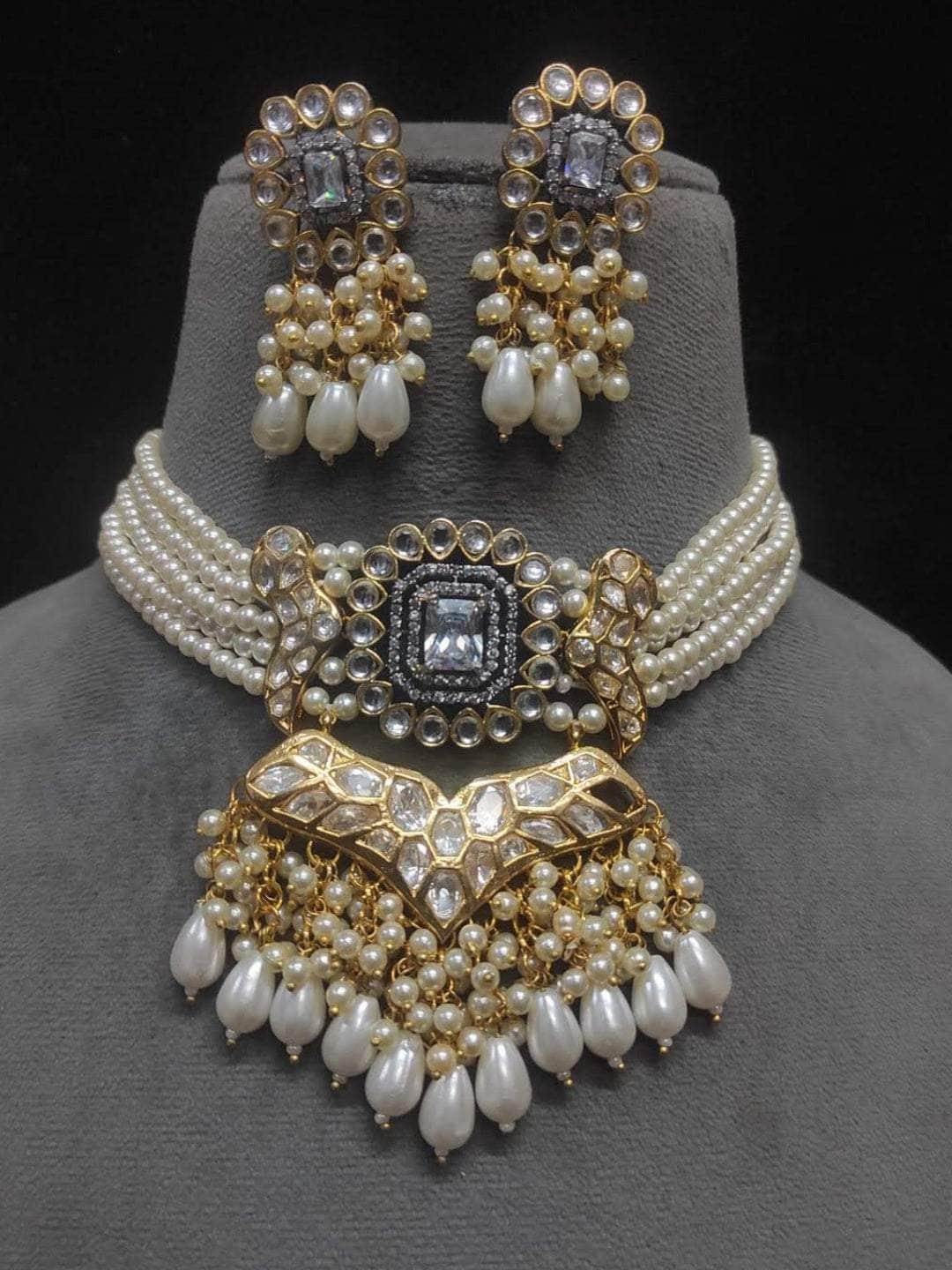 Ishhaara Lustrous Class Necklace