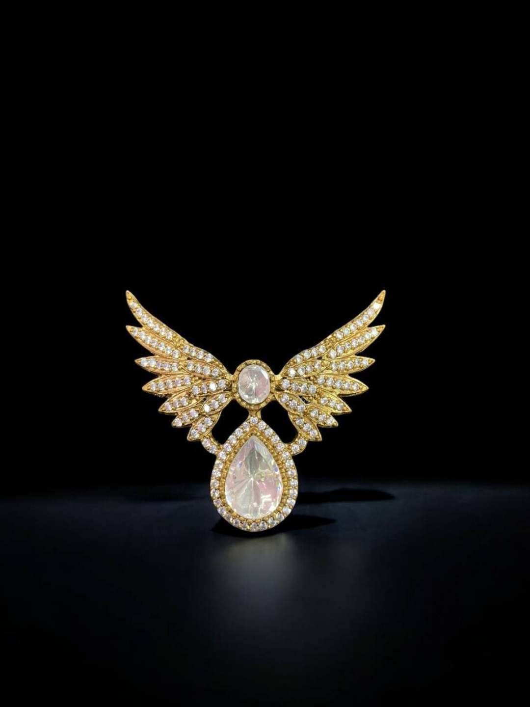 Ishhaara White Round Cut Emerald Diamond Butterfly Shape Brooch