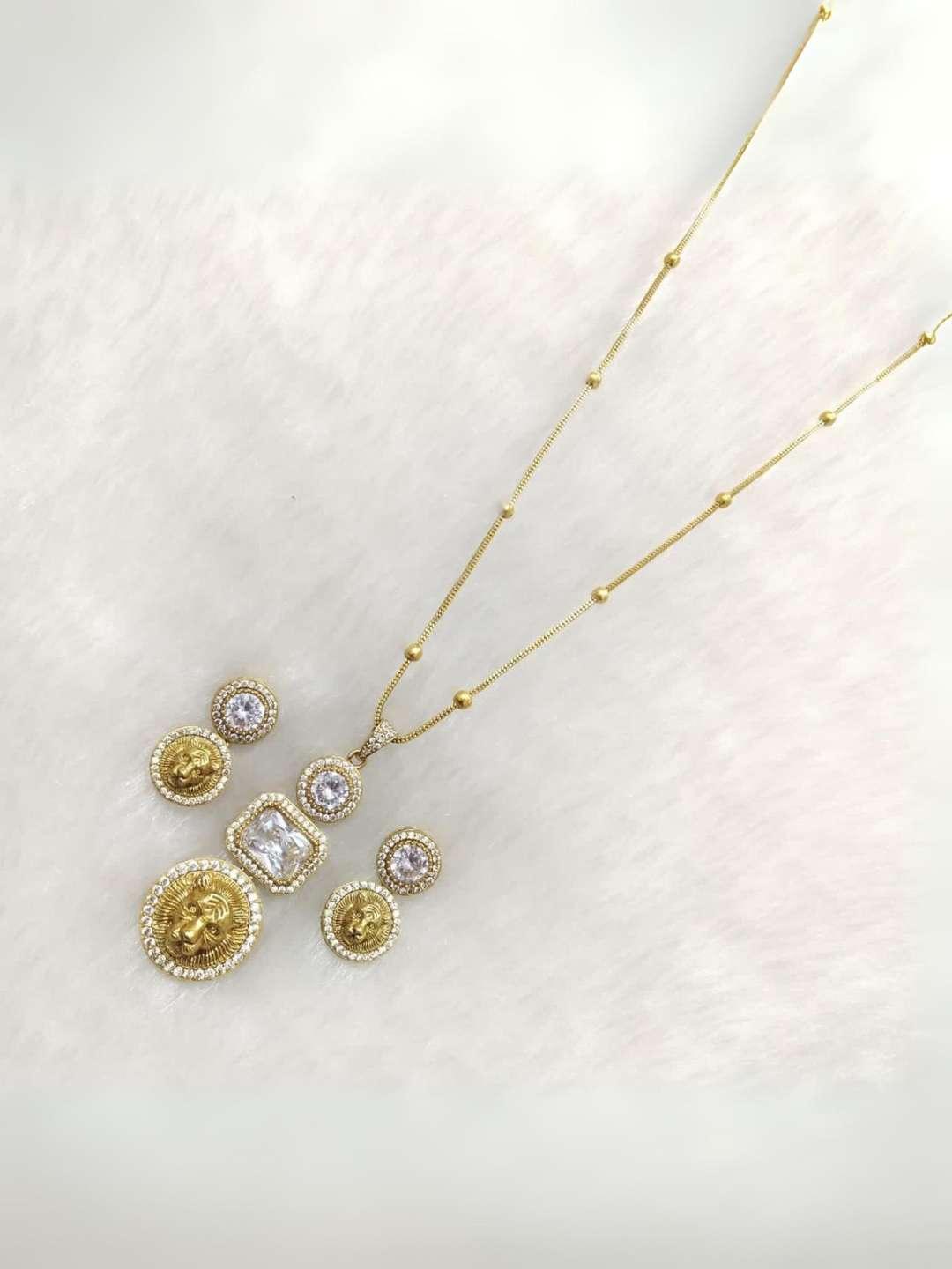 Ishhaara Yellow Sabyasachi Inspired Square Kundan Pendant Necklace