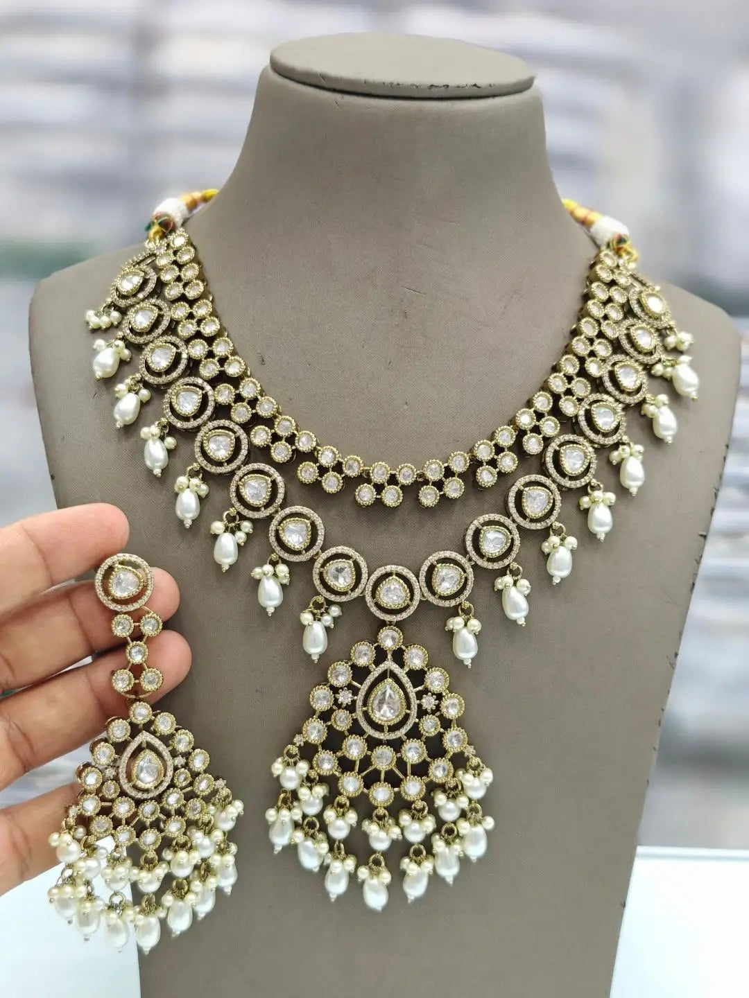 Ishhaara White Simple Victorian Kundan Studded Neckpiece