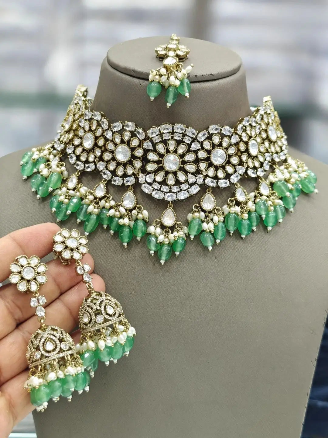 Ishhaara White Victorian Floral Shaped Polki Kundan Necklace