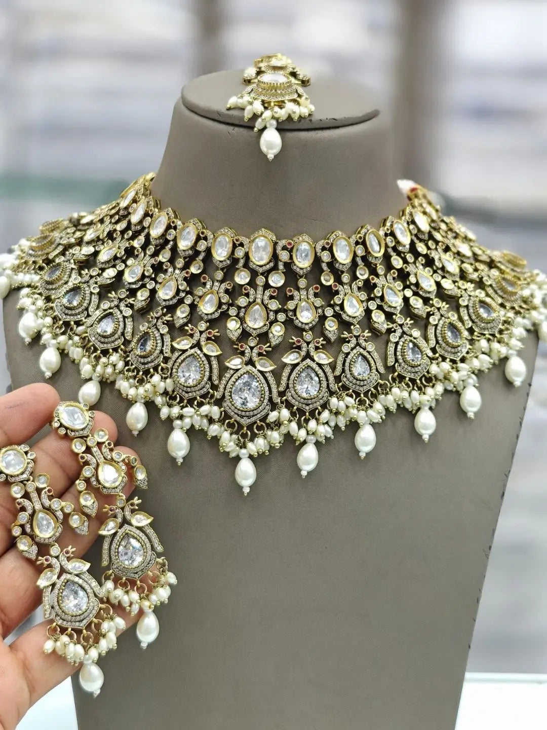 Ishhaara White Victorian Polish With Ad Stones Bridal Choker