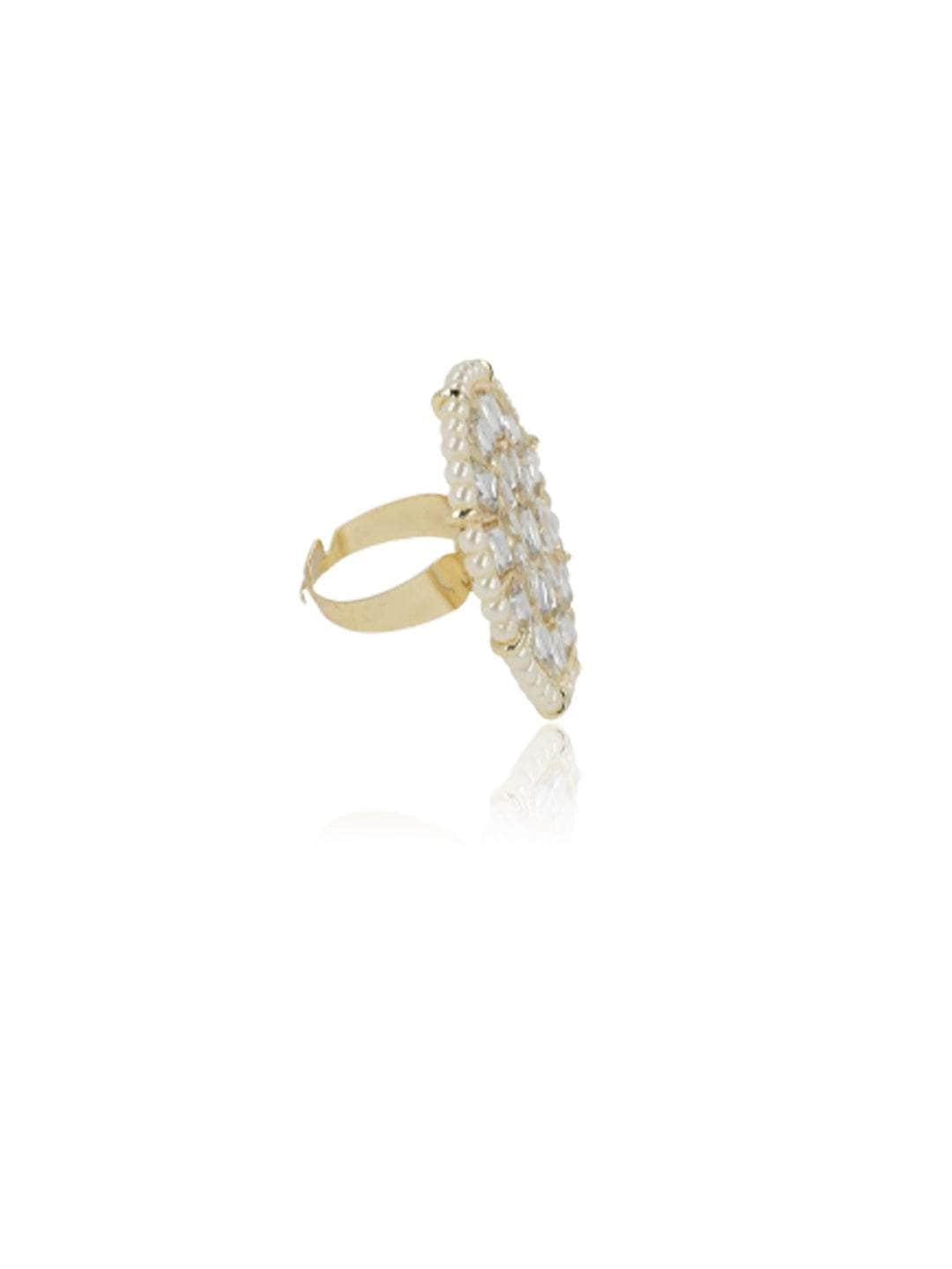 Ishhaara Yashika Aannand In The Royal Round Kundan Ring