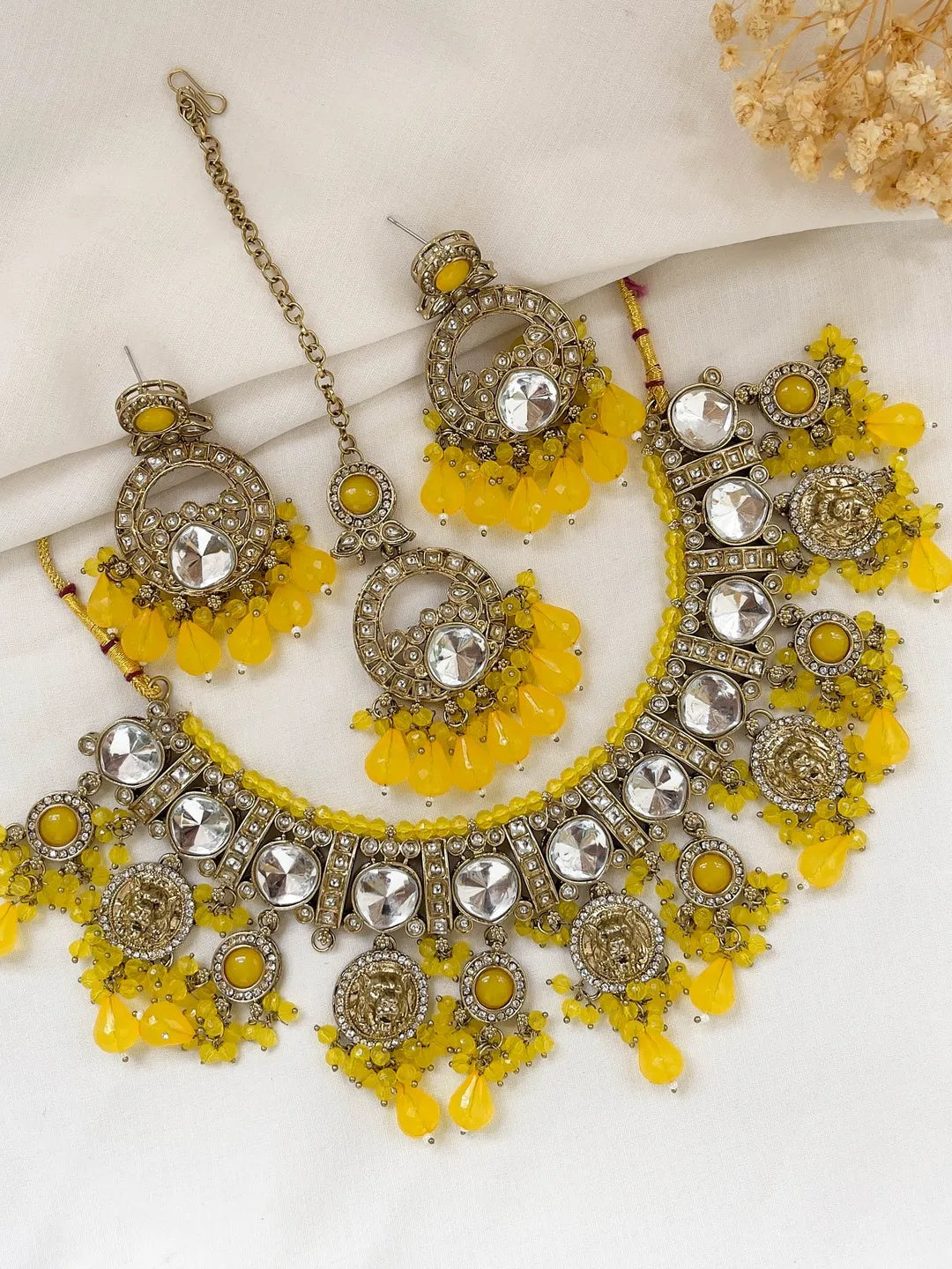 Ishhaara Yellow Elegant Round Shaped Kundan Meenakari Choker Necklace
