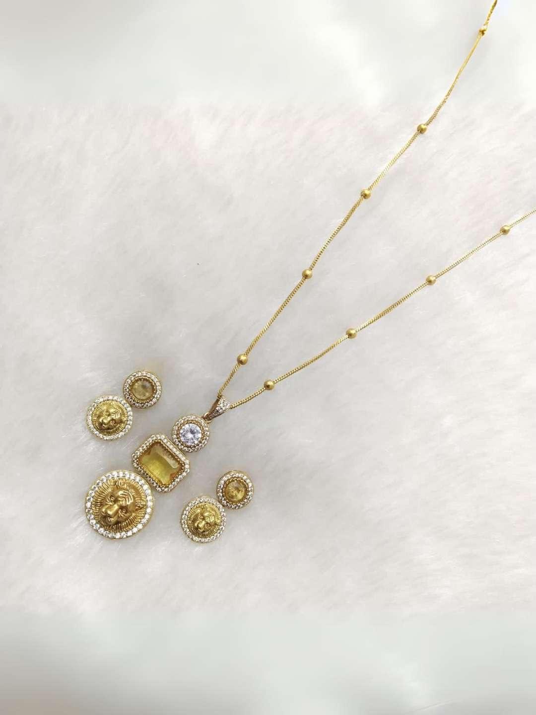 Ishhaara Yellow Sabyasachi Inspired Square Kundan Pendant Necklace