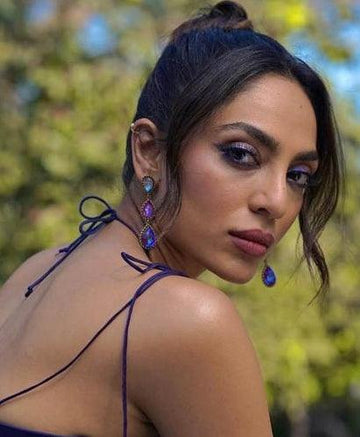Sobhita Dhulipala switches from glam avatar to girl-next-door with ease - Ishhaara