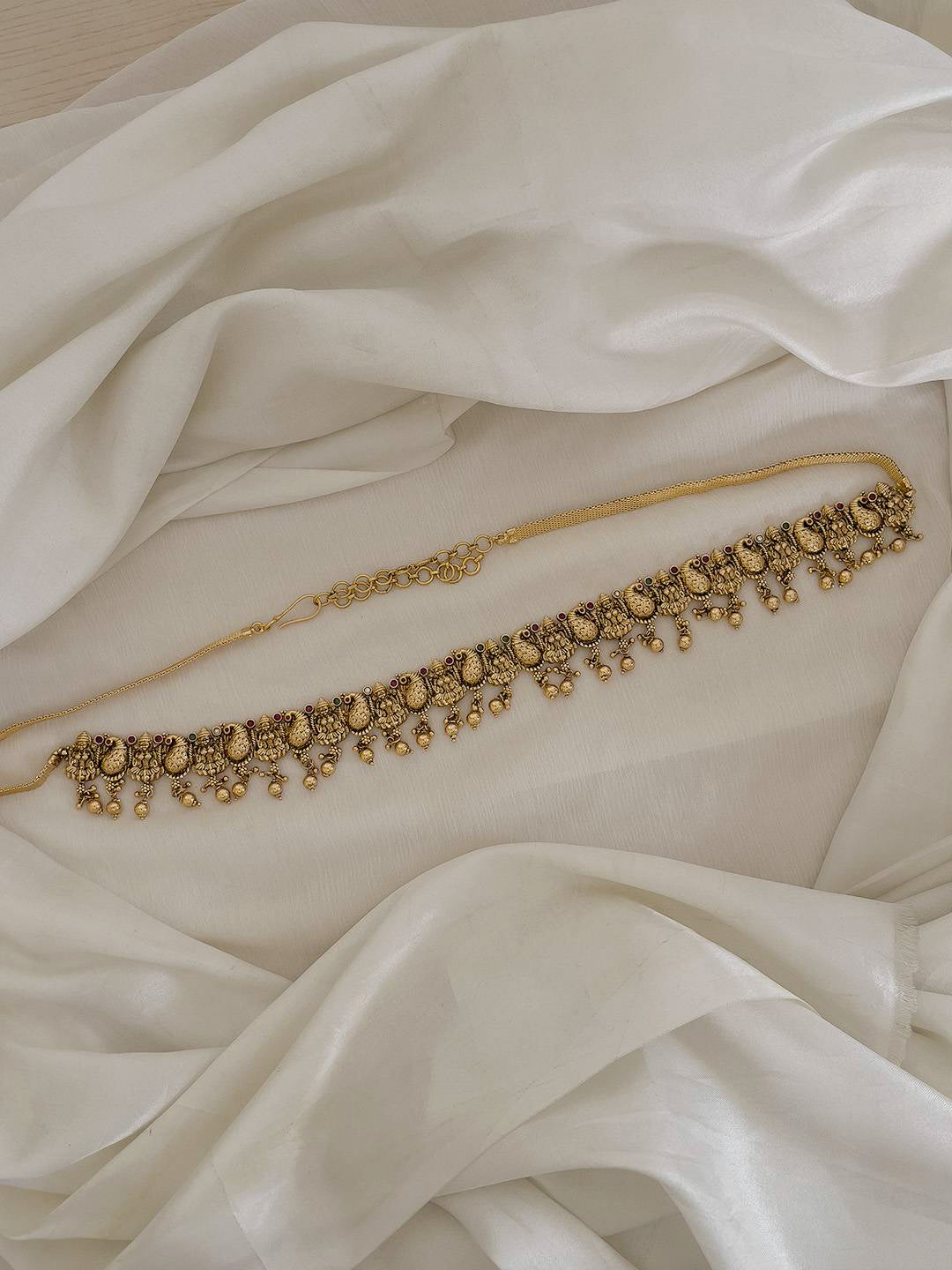 Radiant Floral Design Kemp Stones Antique Hip Chain