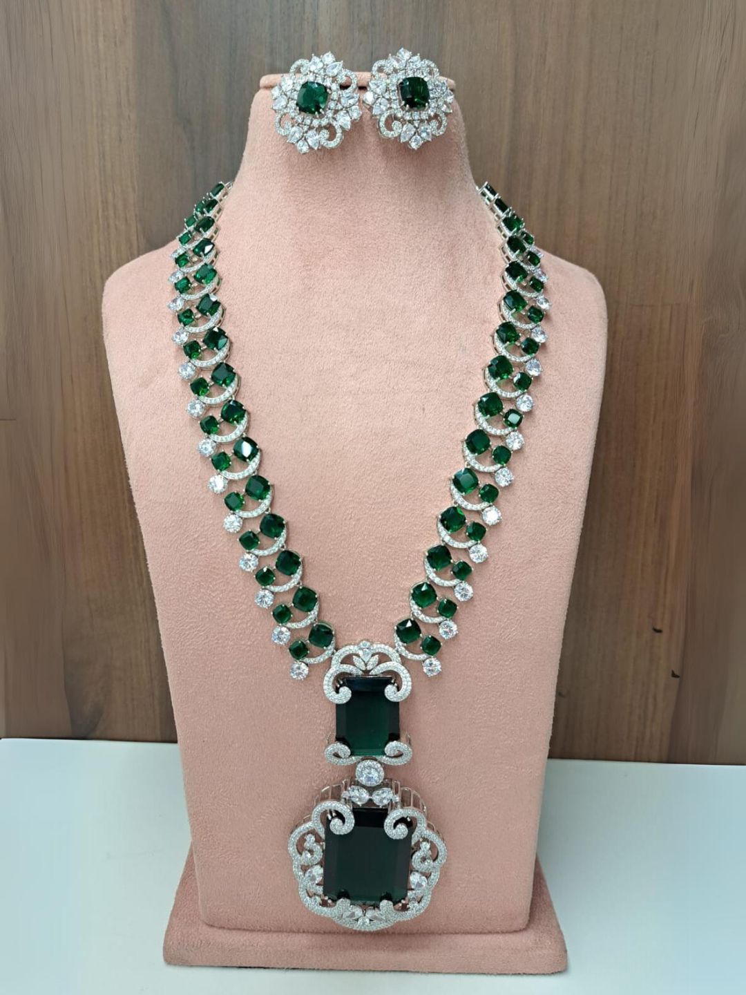 Ishhaara Neeta Ambani Inspired Emerald Necklace