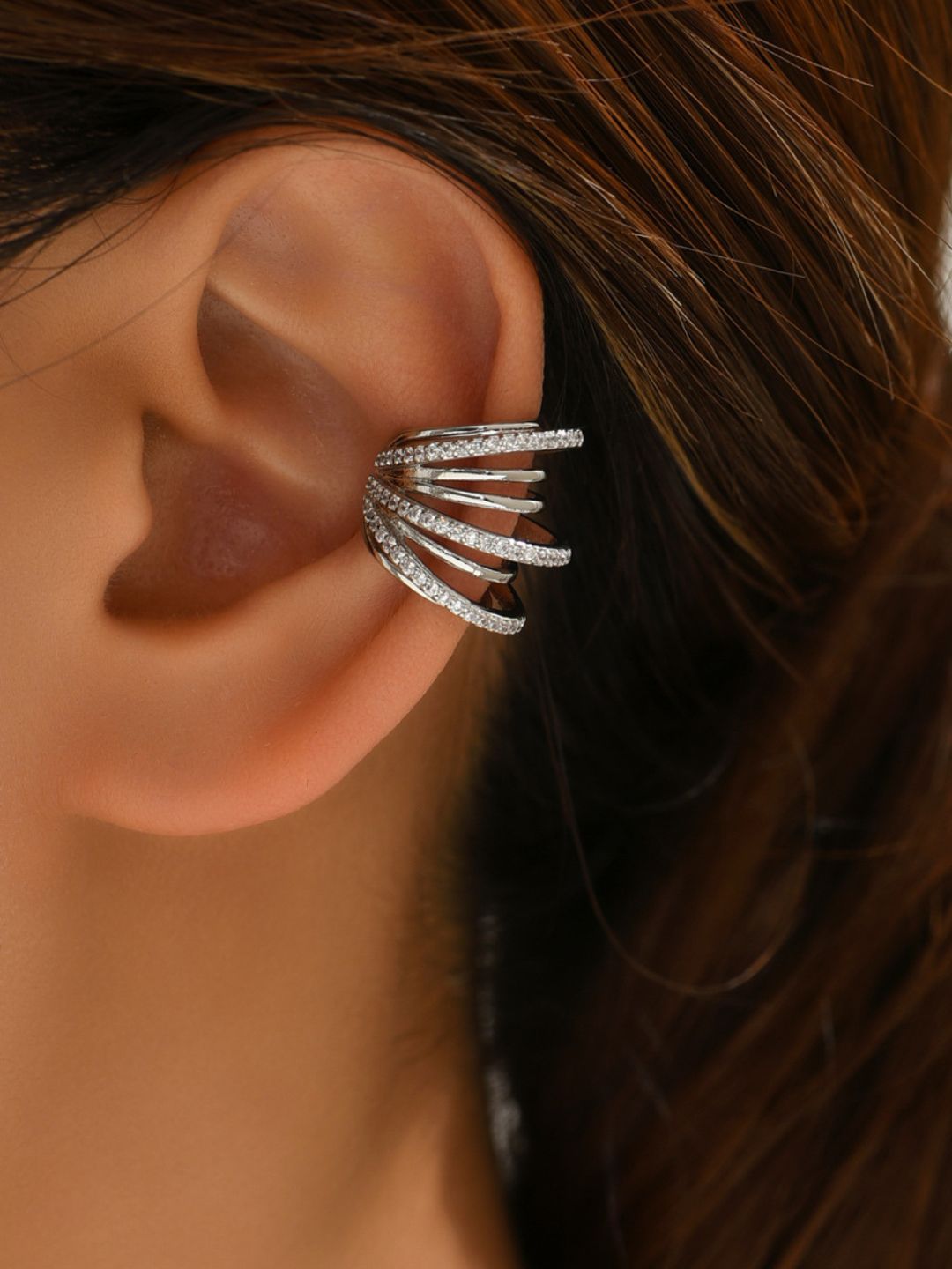 Ishhaara Bhumi Pednekar In Silver Plated Dainty Textured Earcuff