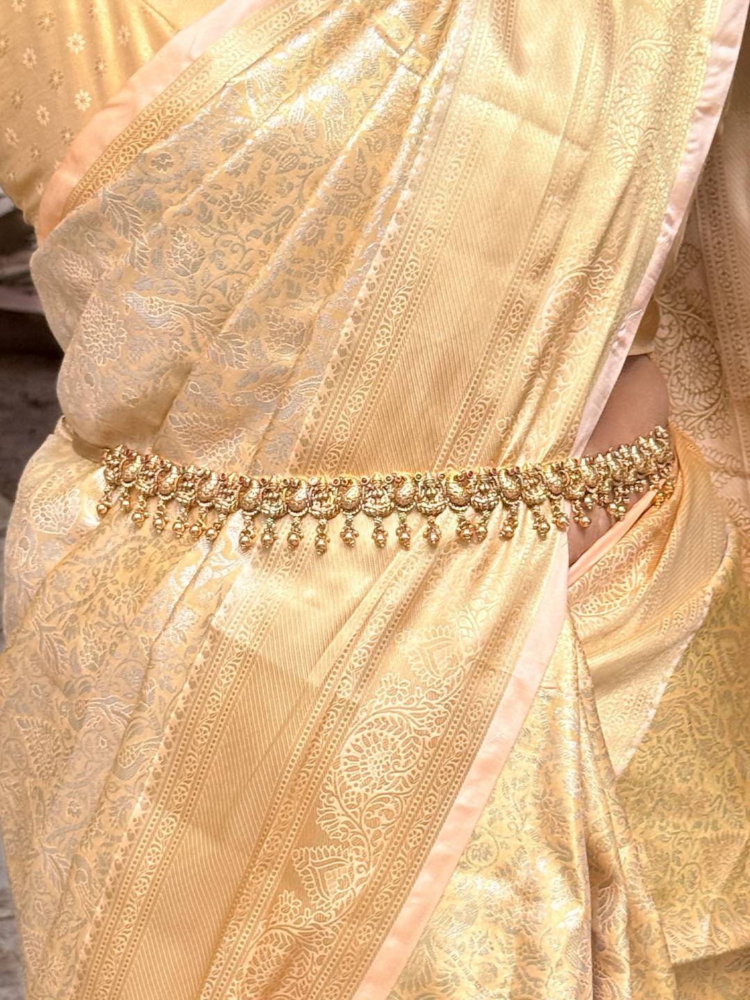 Radiant Floral Design Kemp Stones Antique Hip Chain