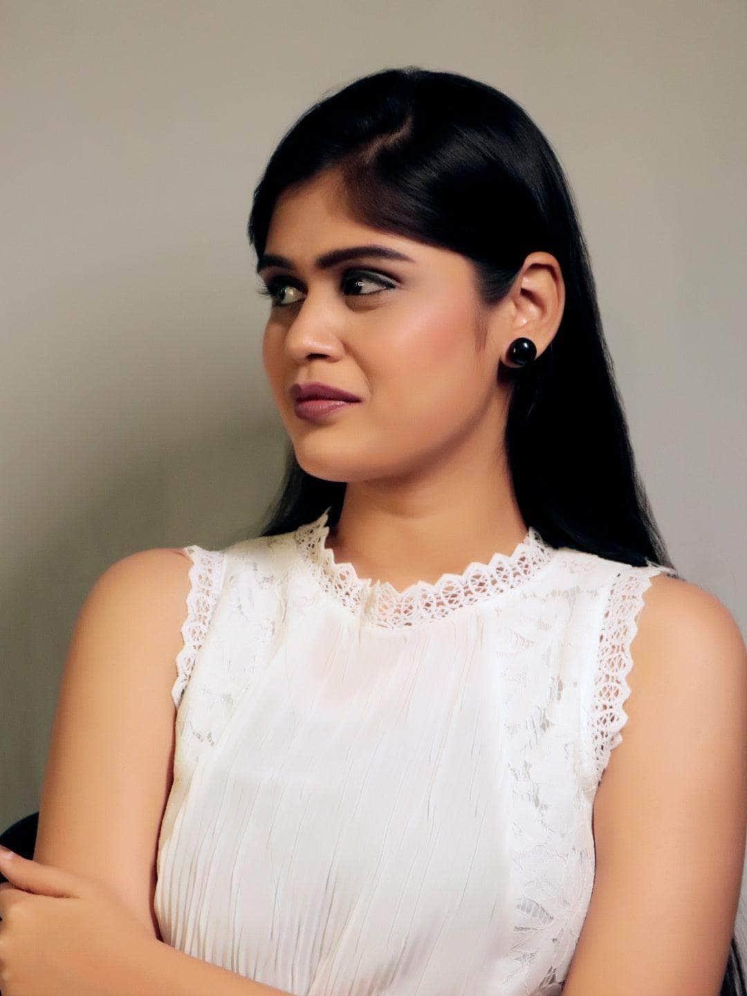 Ishhaara Bhumi Pednekar In Pearl Statement Studs Charcoal