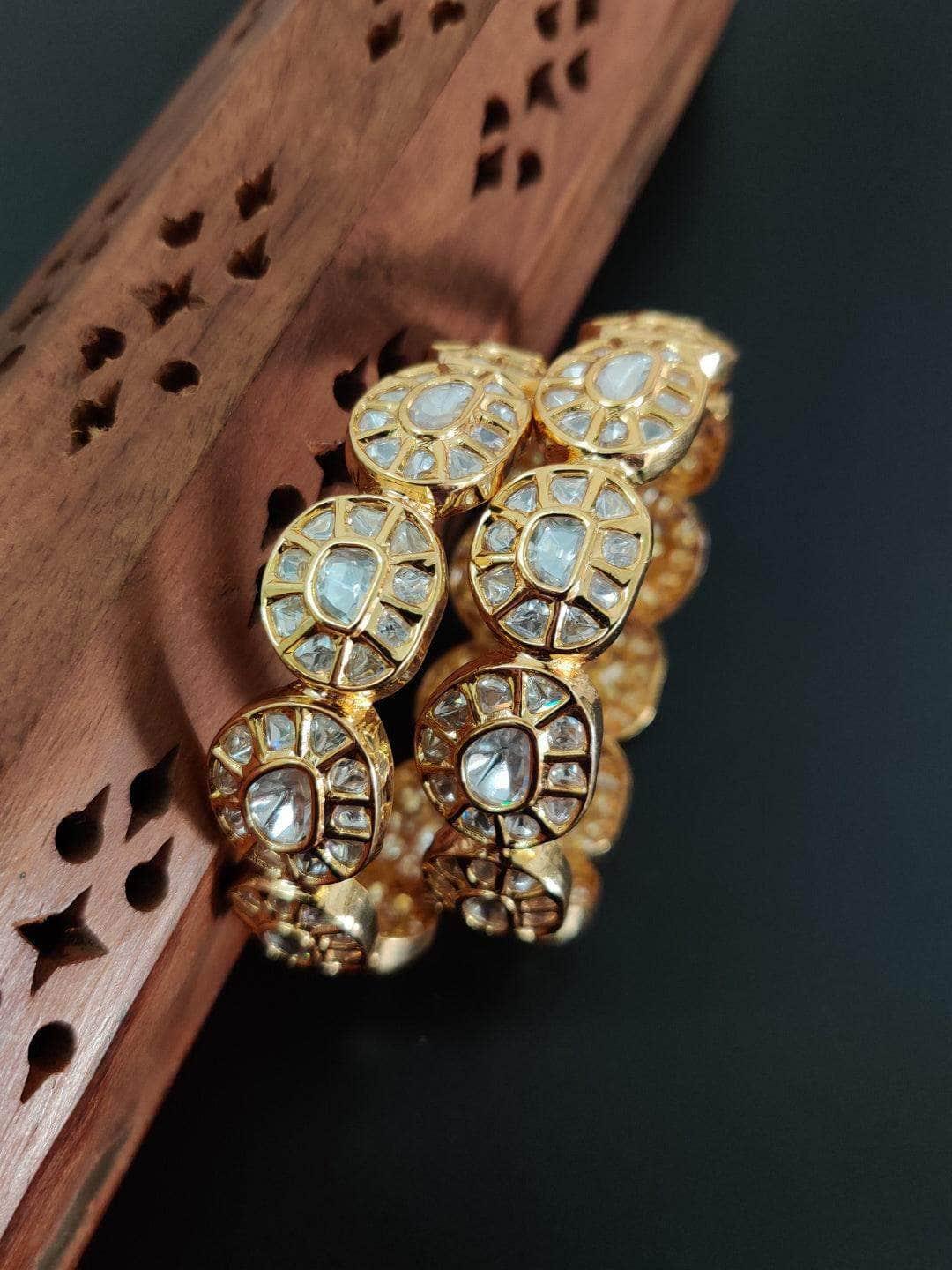 Ishhaara Golden Textured Polki Kundan Bangle