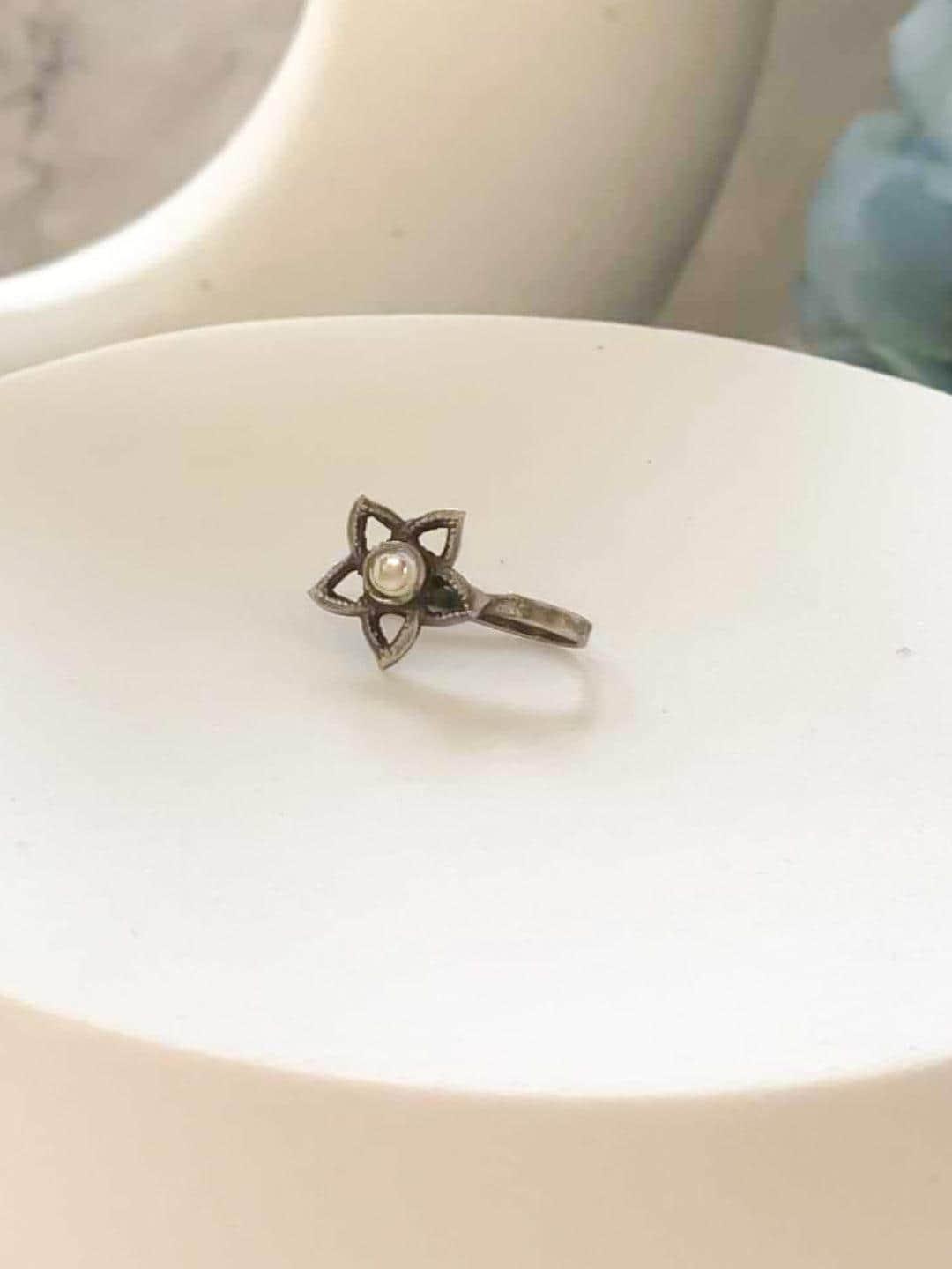Ishhaara 5 Petal Floral White Stone Oxidised Nose Pin