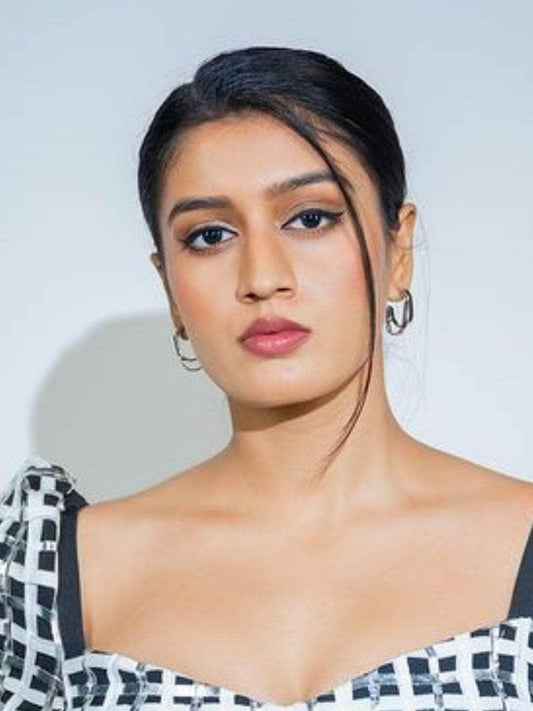Ishhaara Aadhya Anand In Twinkle Twist Earrings