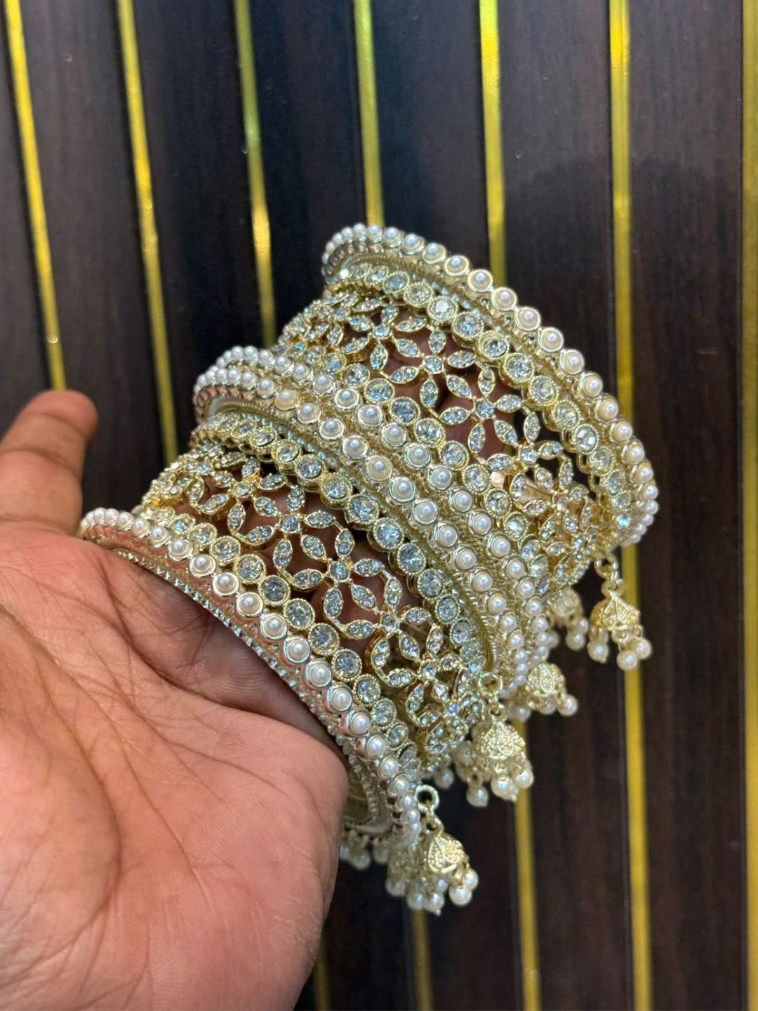 Ishhaara Ad And Jhumka Studded Short Chooda