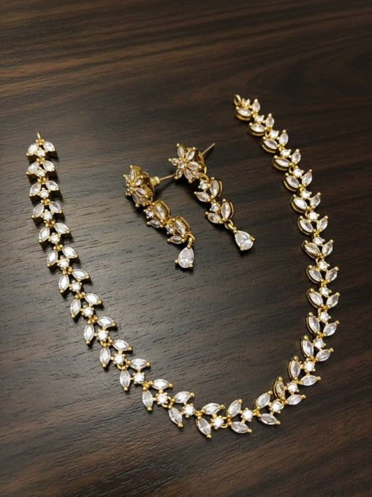 Ishhaara Ad Stone Leafy Short Neckpiece