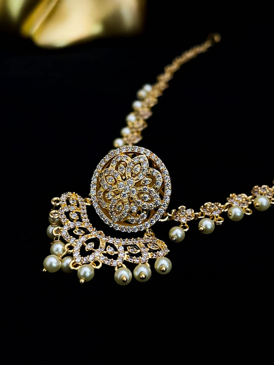 Ishhaara Ad Stone Studded Borla Mathapatti