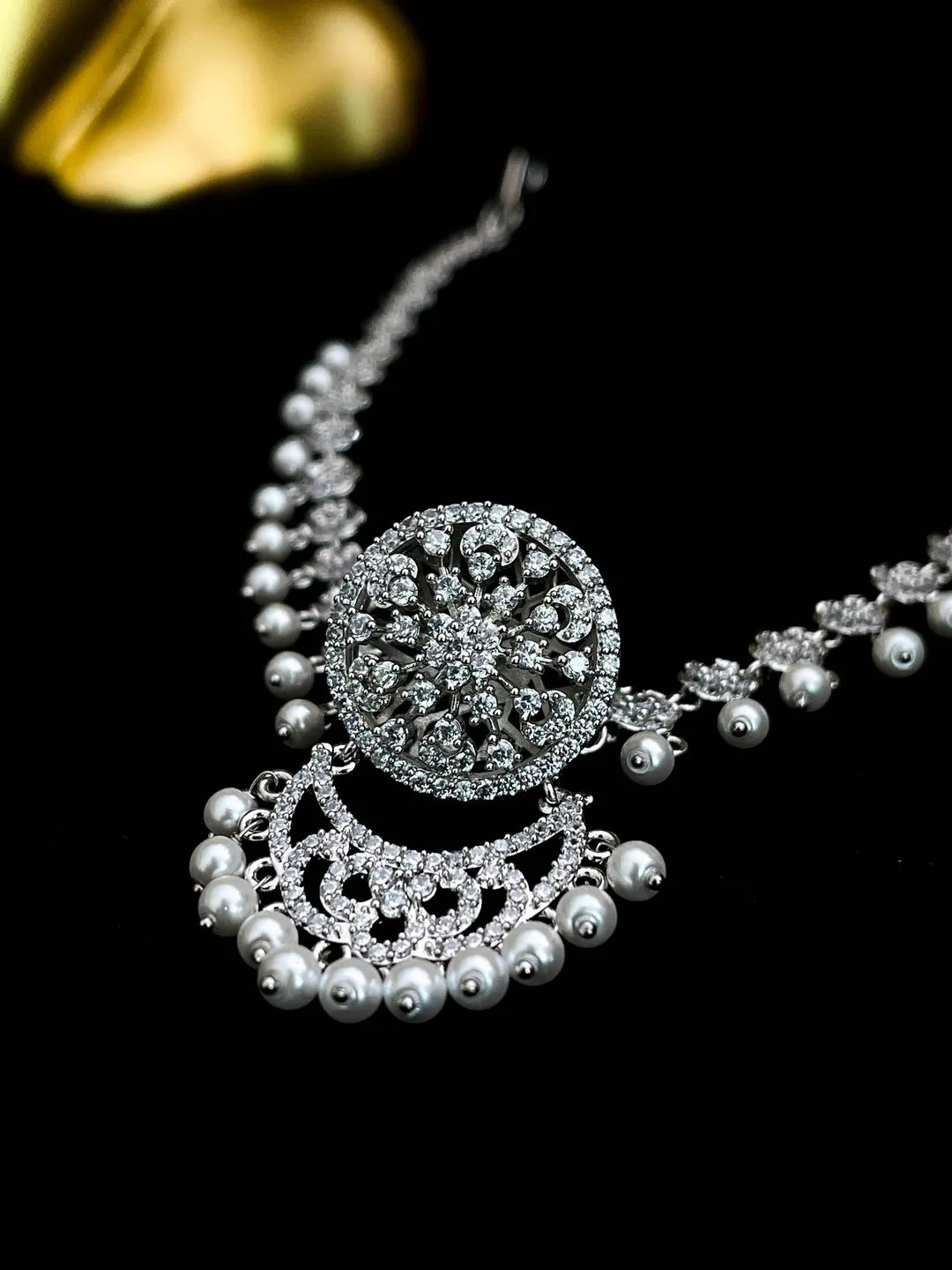 Ishhaara Ad Stone Studded Borla Mathapatti