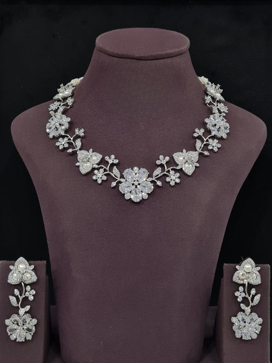 Ishhaara Ad Studded Diamond Rose Choker