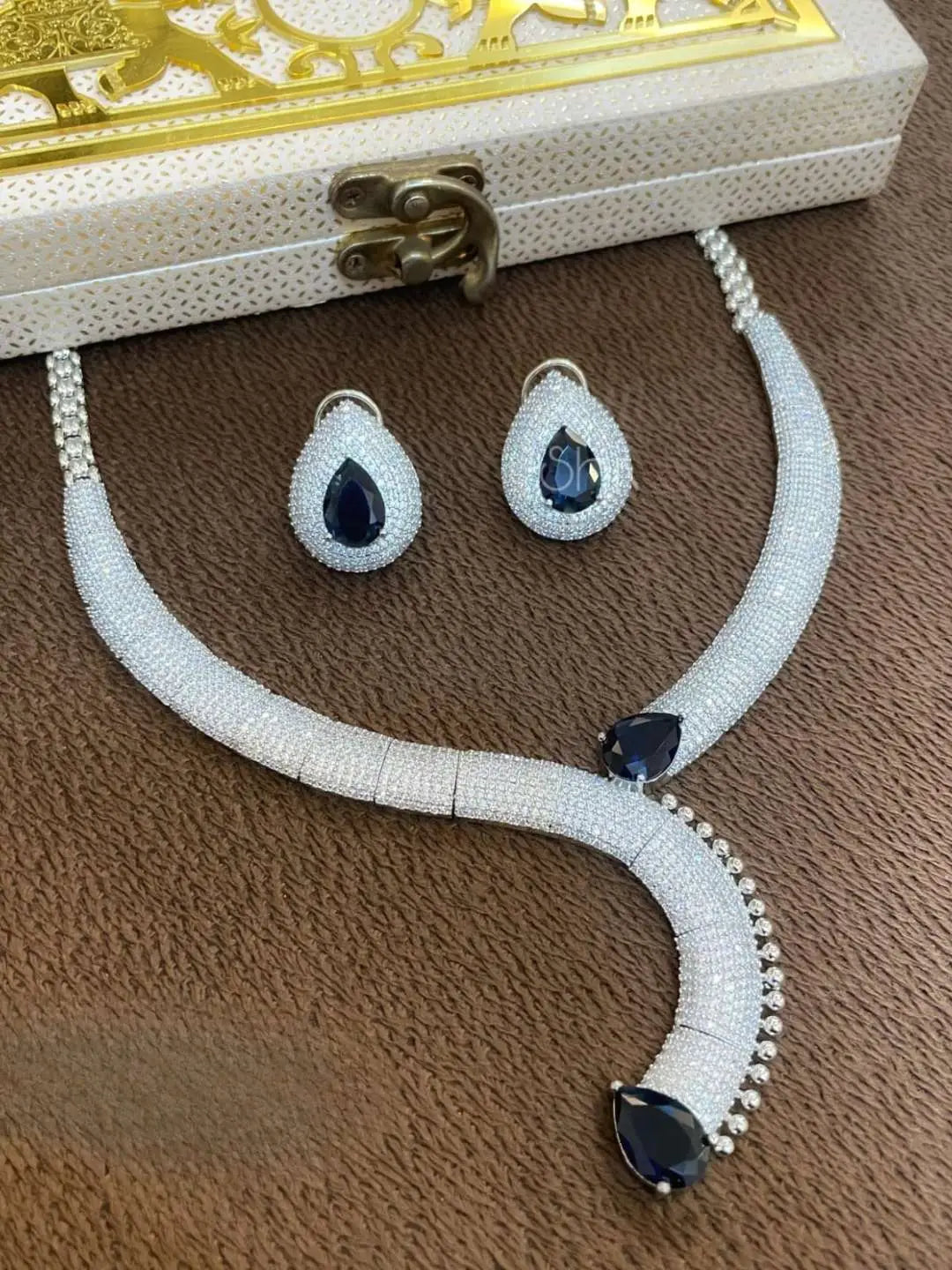 Ishhaara Ad Studded Serpent Jewellery Set