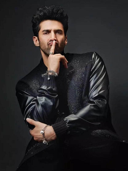 Ishhaara Aditya Roy Kapur In Black Stainless Steel Ring