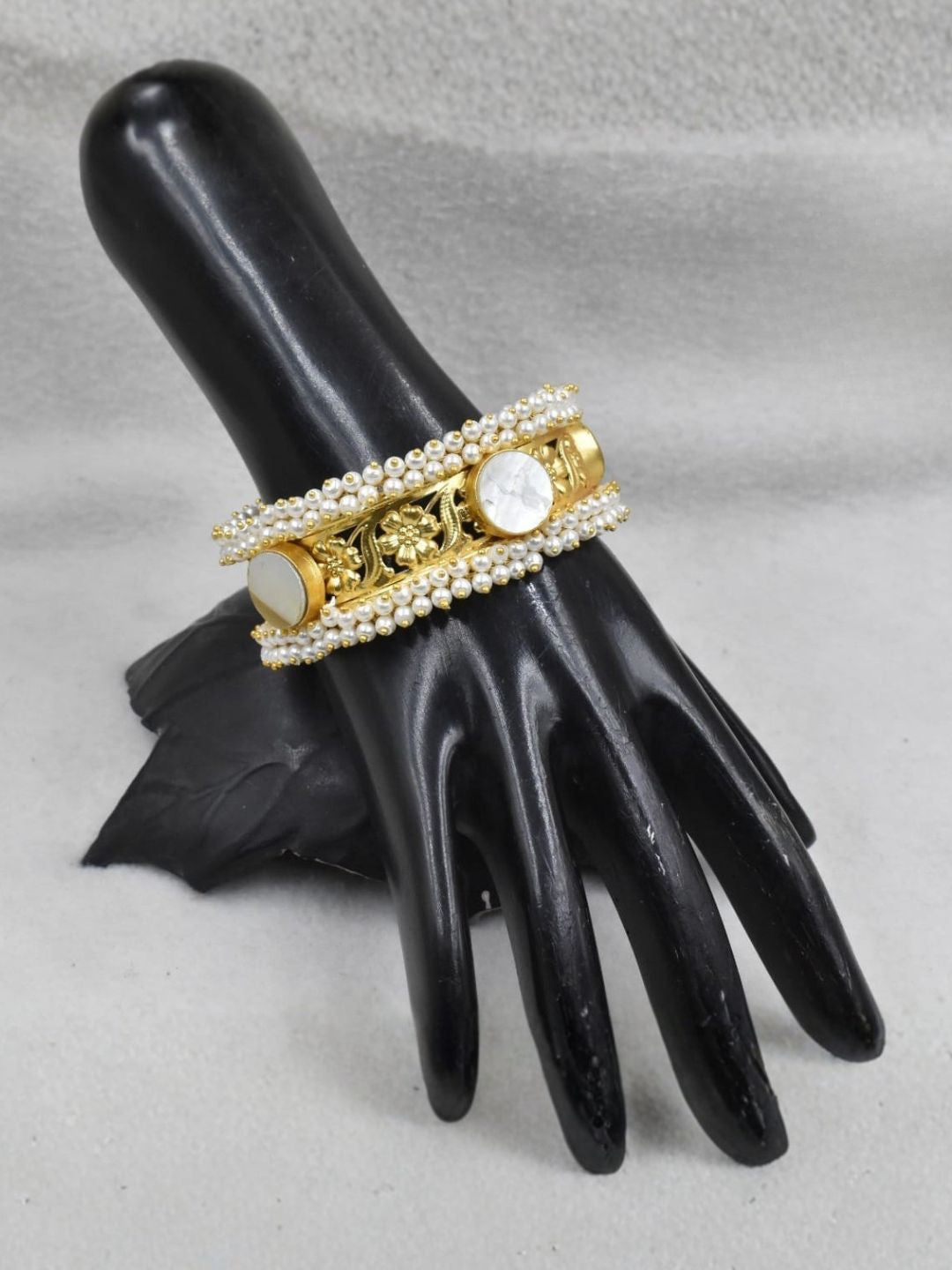 Ishhaara Adjustable Pearl Statememt Handcuff