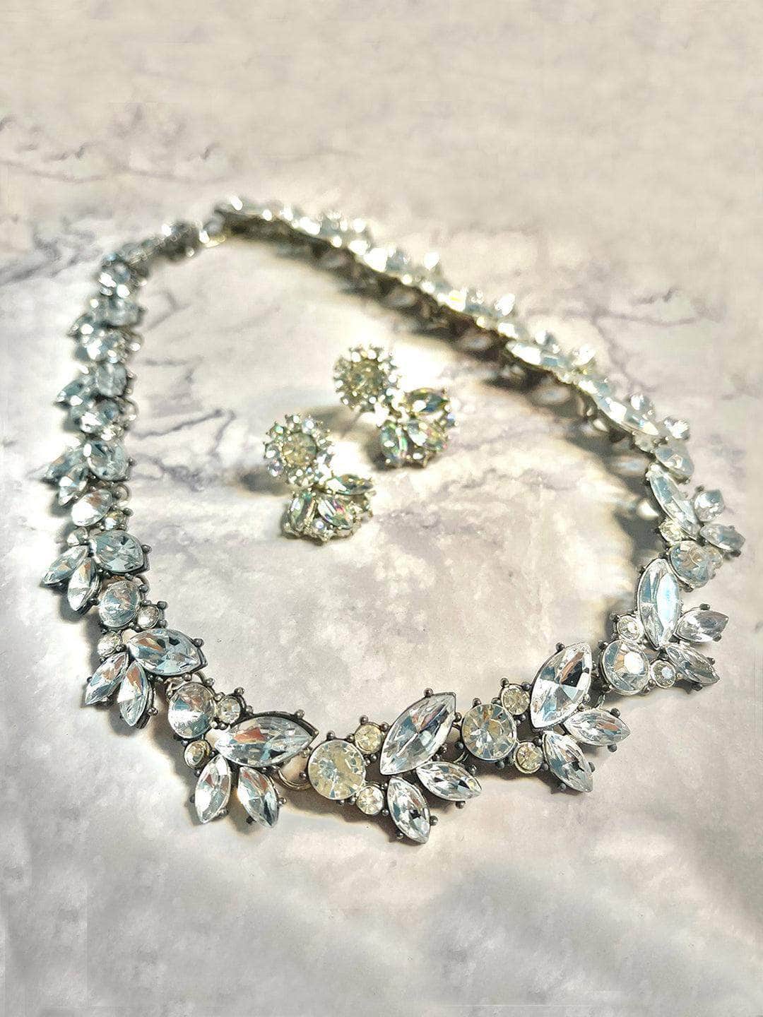 Ishhaara Akshaya hariharan In Leaf Crystal Necklace With Earring - Silver