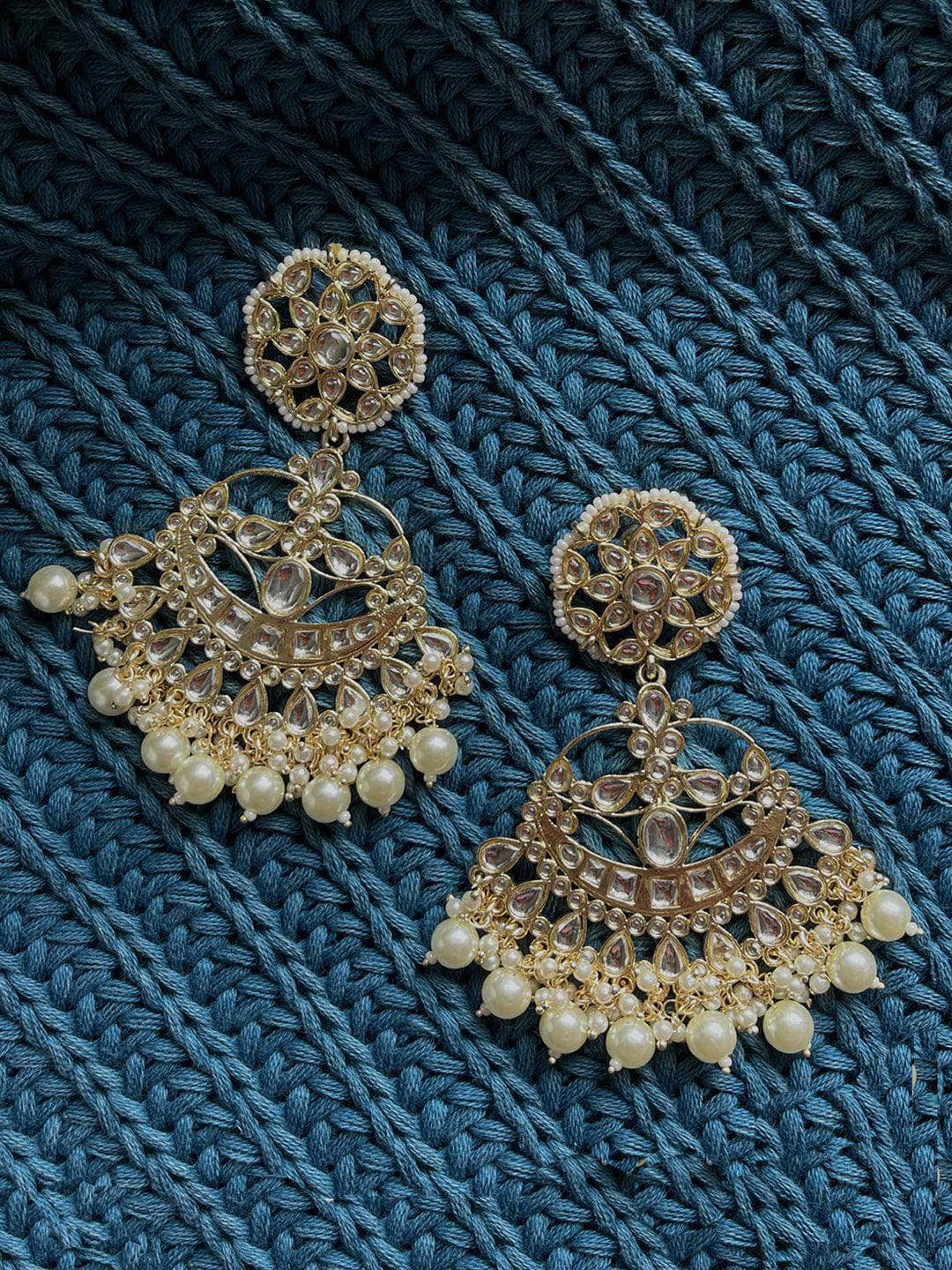 Ishhaara Akshaya In Huge Kundan Stud Chandbali Earrings