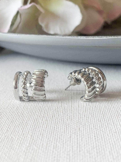 Ishhaara Alaya F In 3 Line Twist Stud Earrings