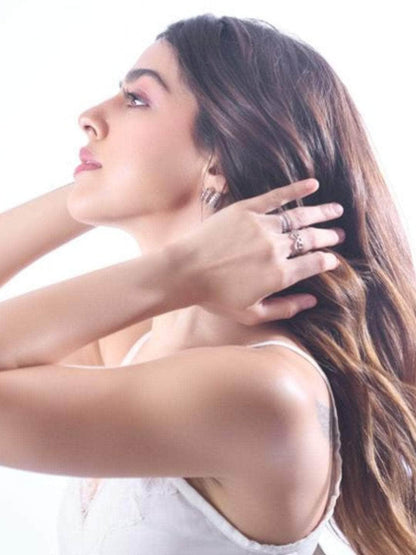 Ishhaara Alaya F In 3 Line Twist Stud Earrings