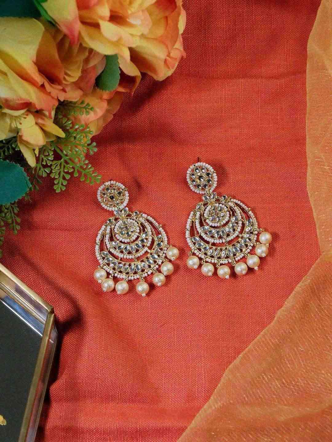 Ishhaara Alisha Seema Khan In Kundan Chandbali Earrings With Pearls