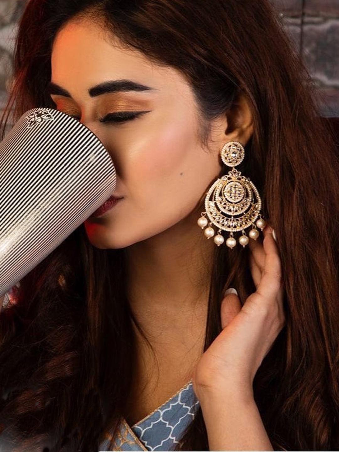 Ishhaara Alisha Seema Khan In Kundan Chandbali Earrings With Pearls