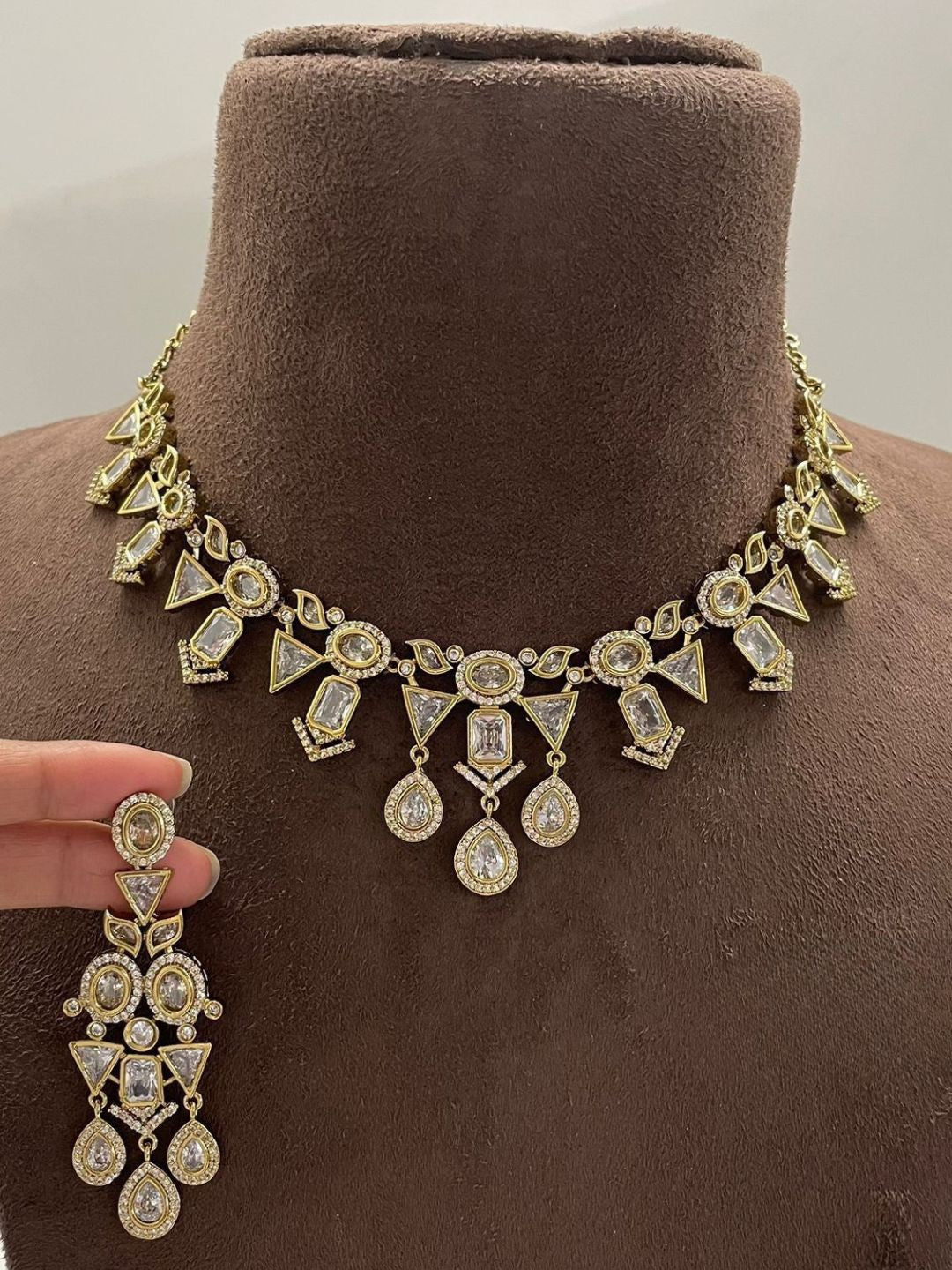 Ishhaara Alluring Kundan Mosonite Set