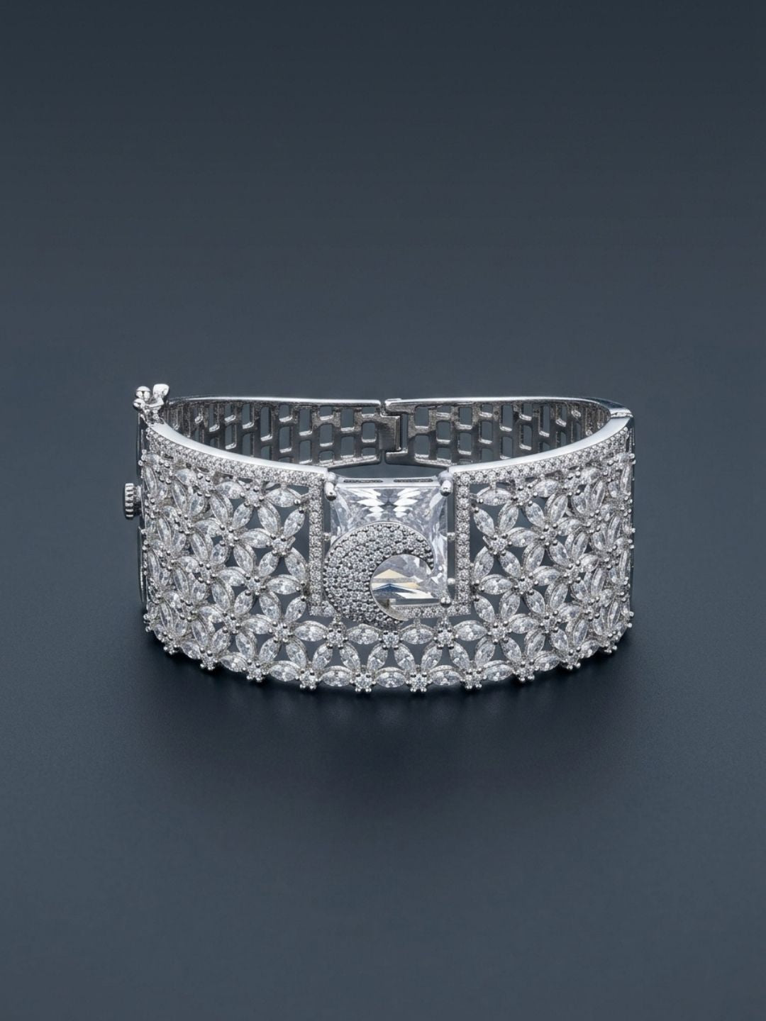 Ishhaara American Diamond Openable Kada