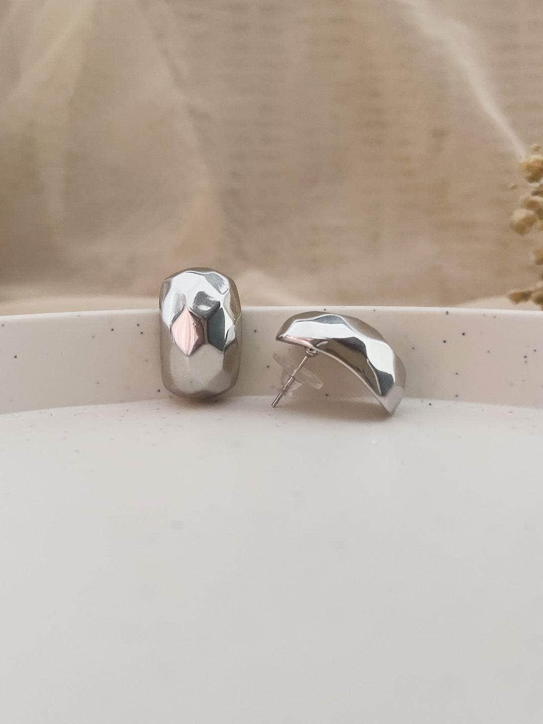 Ishhaara Ananya Pandey In Elegant Half Round Shape Hanging Earrings