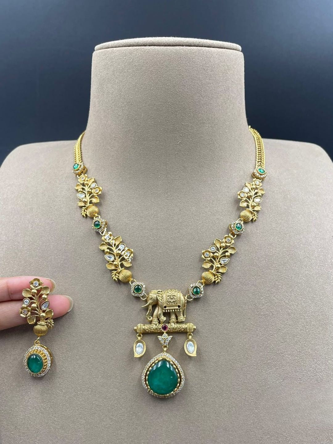 Ishhaara Animal Motif Moissanite Necklace