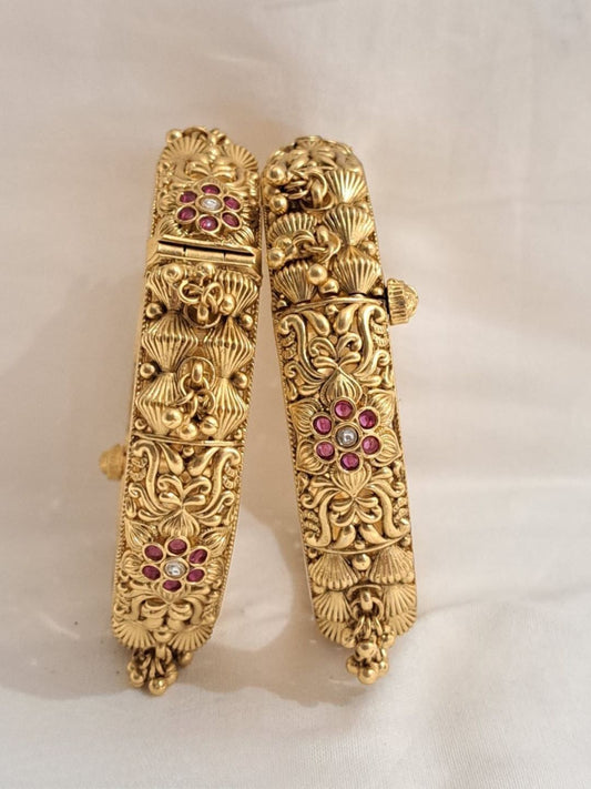 Ishhaara Antique Bangles