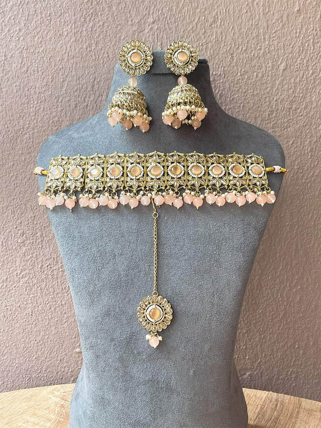 Ishhaara Antique Choker Necklace With Rose Beeds