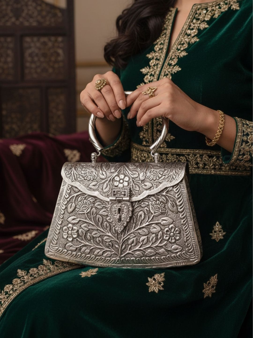 Ishhaara Antique Etnic Handmade Clutch