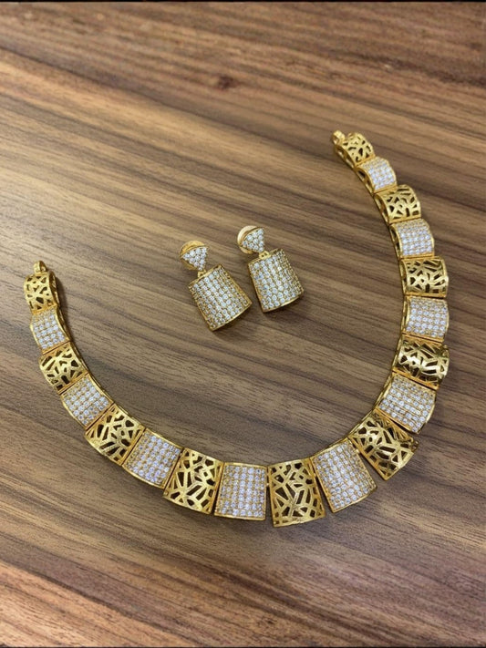 Ishhaara Antique Gold Ad Stone Necklace