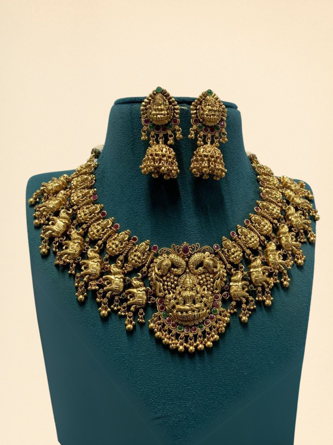 Ishhaara Antique Gold And Green Beads Studded Short Necklace