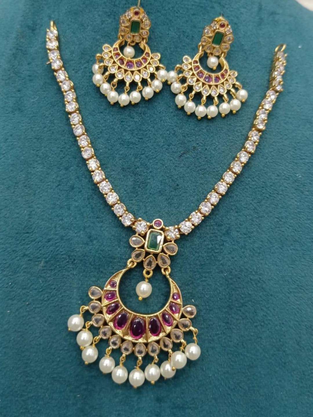 Ishhaara Antique Gold Kemp Necklace With Ad Stone