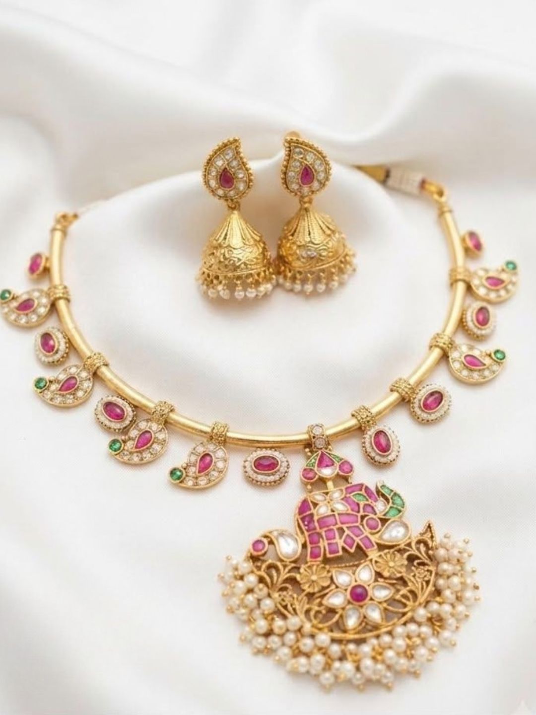 Ishhaara Antique Pearl Necklace