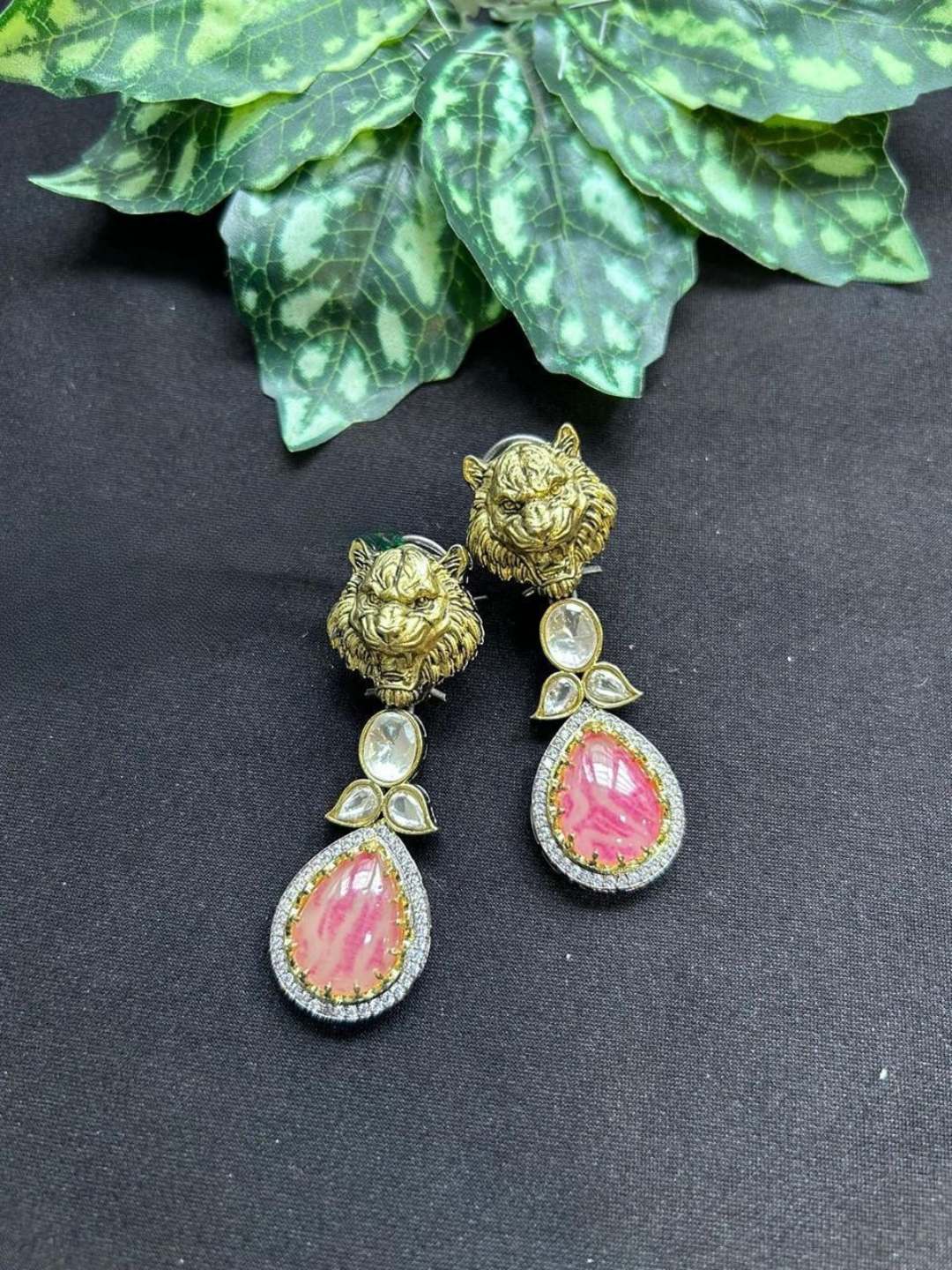 Ishhaara Antique Tiger Face With Rose Quarts Stone